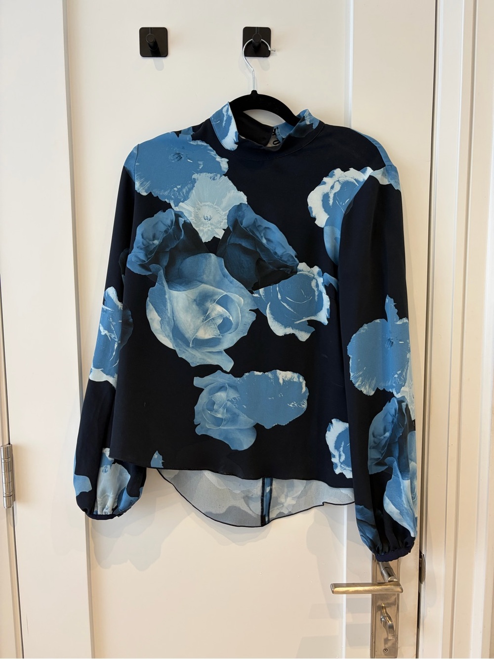 Babaton Navy and Light Blue Floral Mock-Neck Blouse